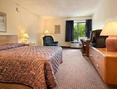 Hotel Super 8 By Wyndham Dayton S Area Oh 2*