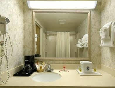 Hotel Super 8 By Wyndham Dayton S Area Oh Miamisburg